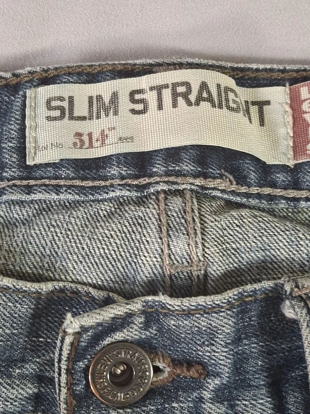 Levis relaxed fit